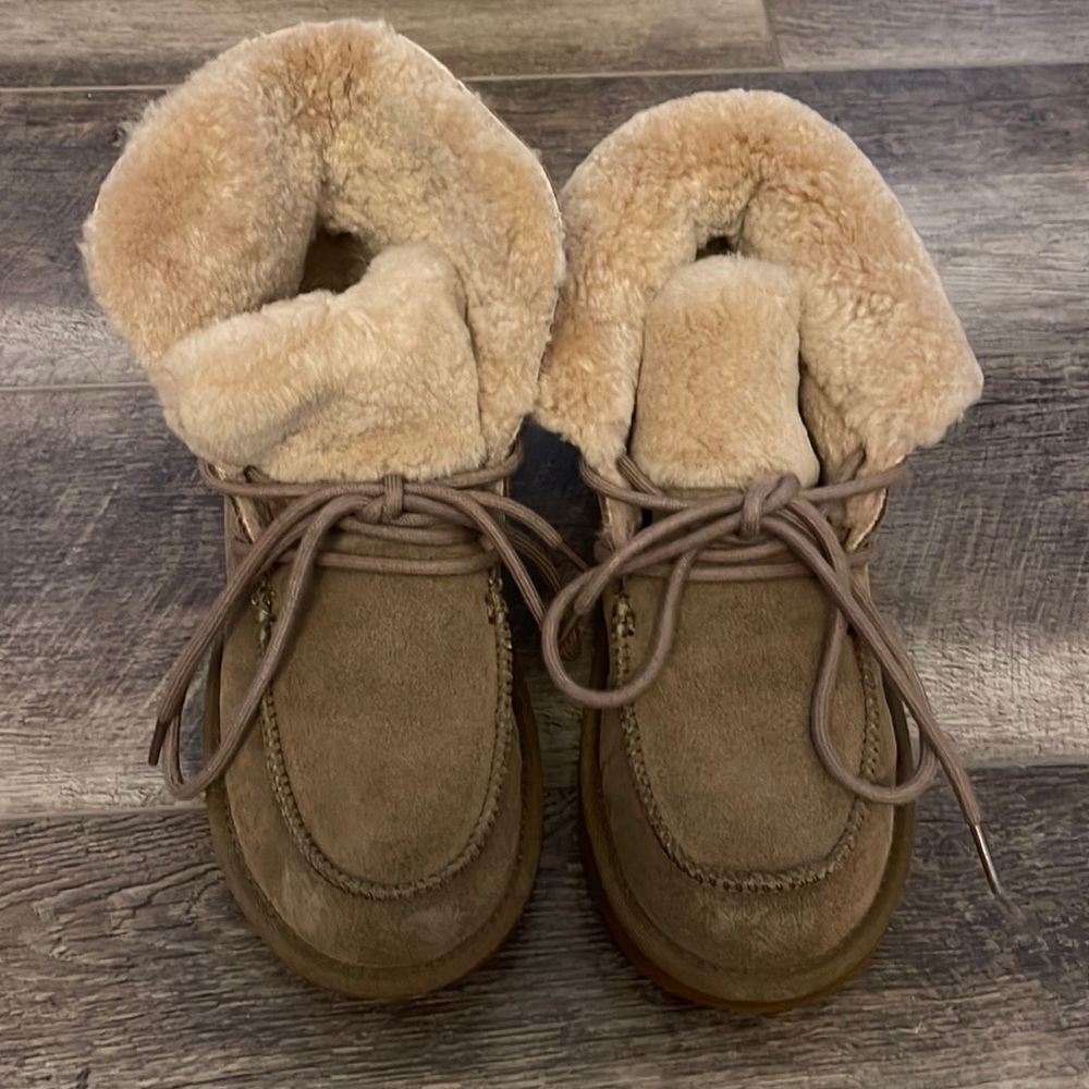 Ugg diara boots brand new without box